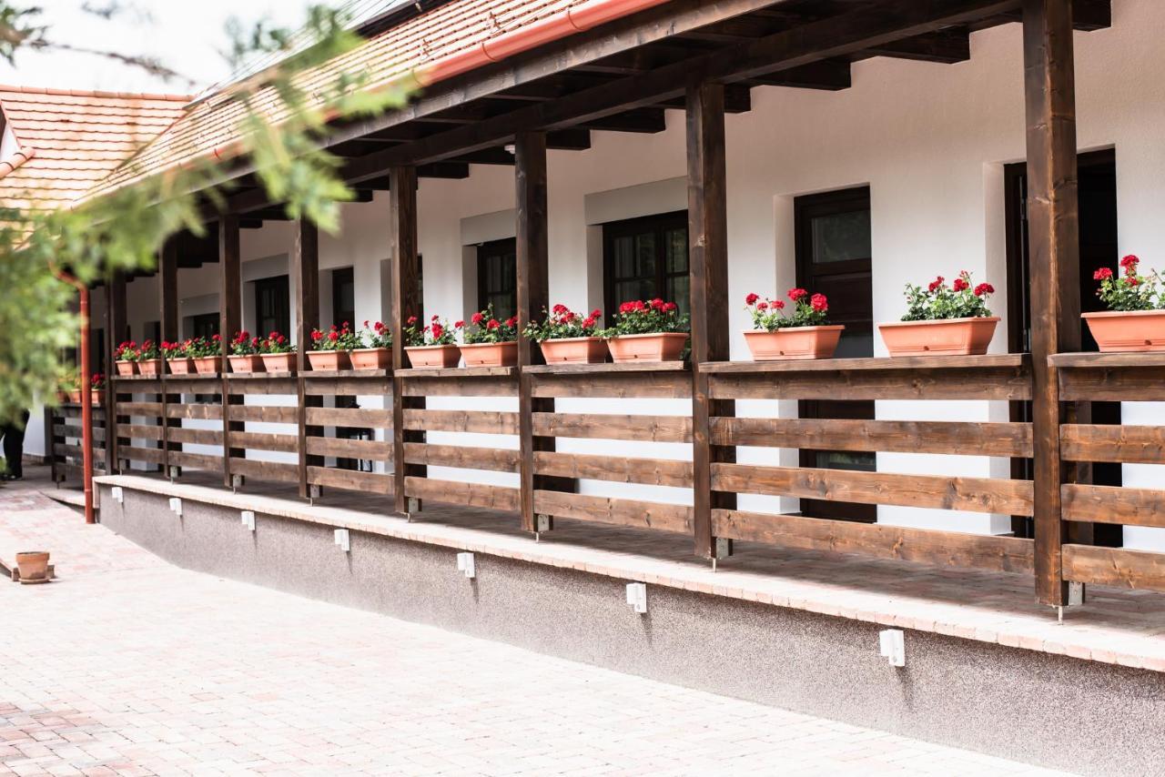 Boroka Vendeghaz Toalmas Hotel Exterior photo